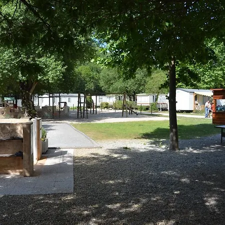 Les Rives Du Loup Camping